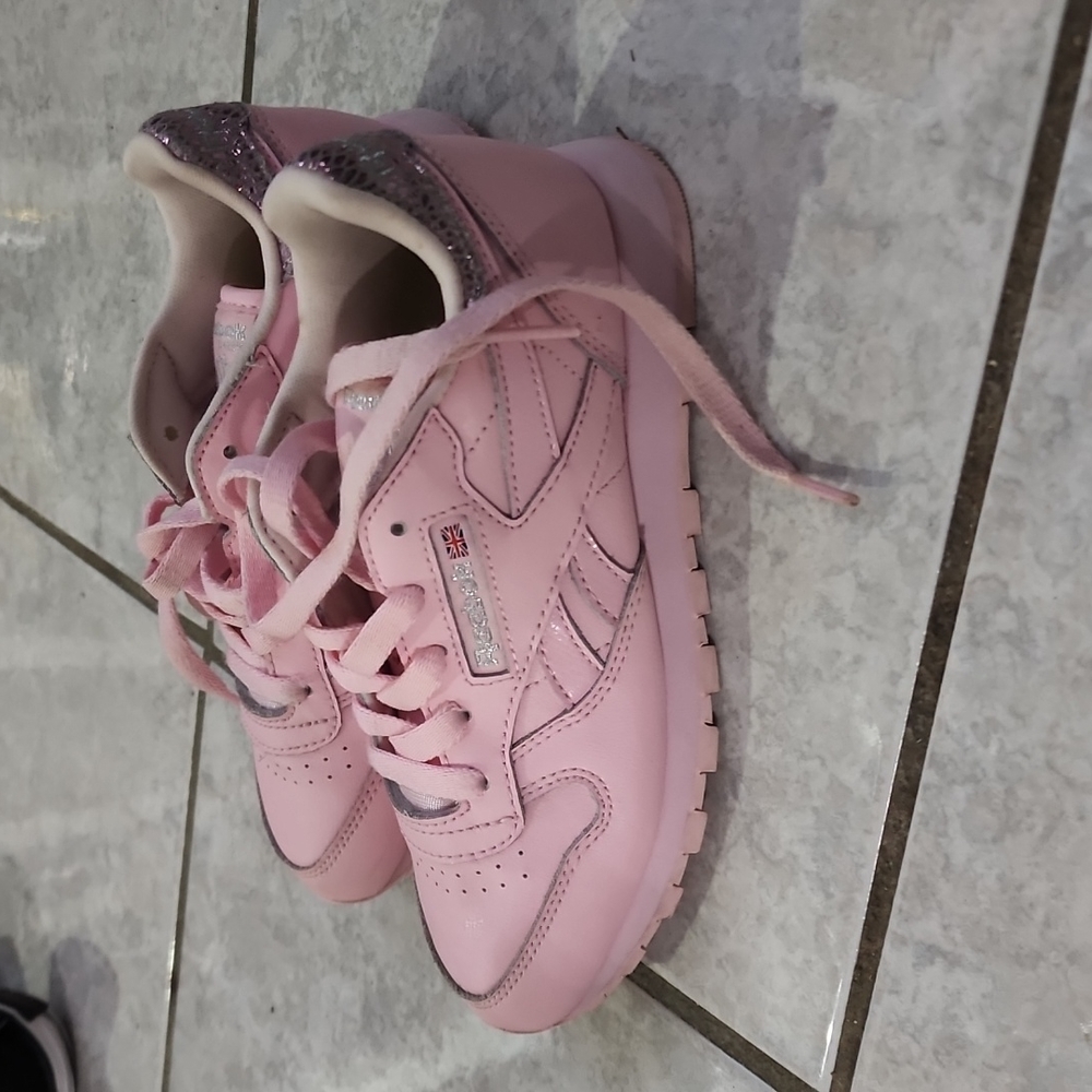 Girl's Reebok size 1 - Picture 5 of 6